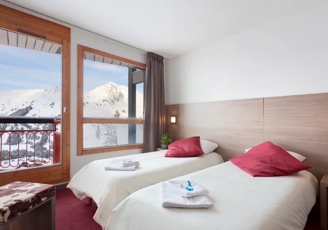 Chambre 4 personnes avec balcon en pension complète - Village Club MMV Les Mélèzes 4* - Pension incluse - Les Arcs 2000