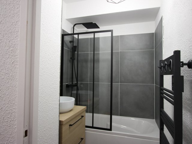 Récent T2 lumineux pour 6, au pied des pistes avec balcon sud et parking, Chamrousse Recoin FR-1-340 - Chamrousse