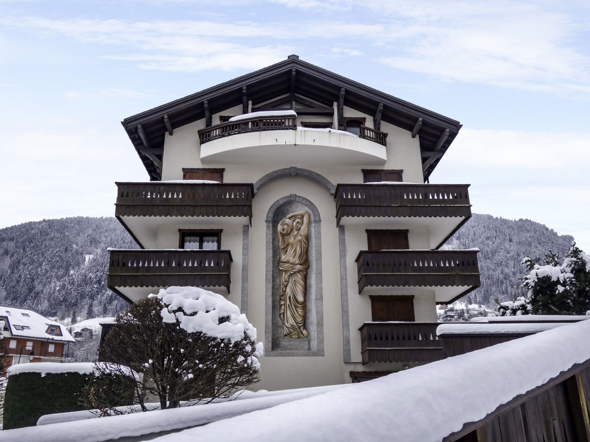 https://d1wek41qnoimq7.cloudfront.net/product/97424/W/O/appartement-jardins-alpins-1-a94dab98.jpg